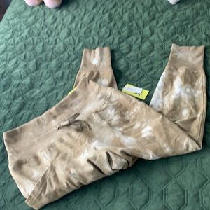 All in Motion, tan tye die, M, NWT